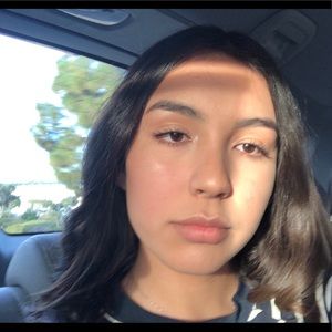 Meet your Posher, Abril